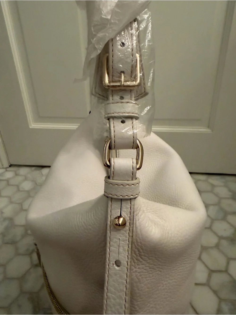 NWT- Dooney & Bourke Dillen Medium Pebbled Leather Hobo Handbag